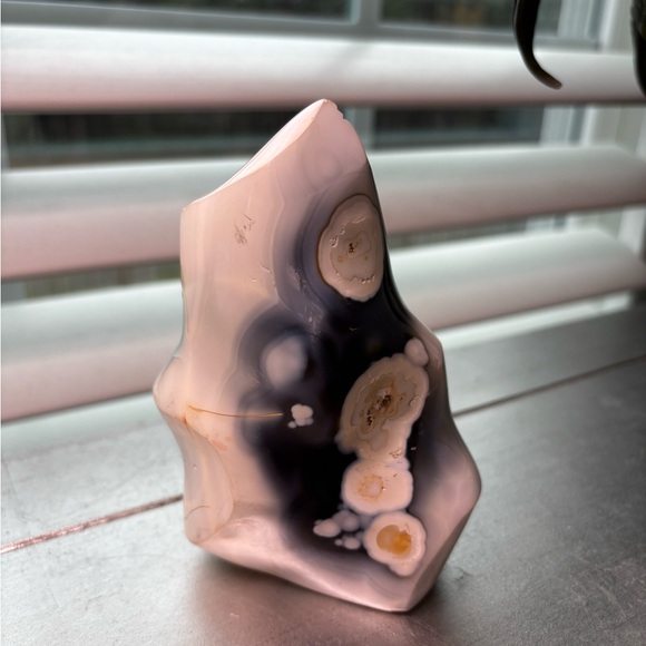 Unique Orca Agate Stone Decor - Picture 7 of 8